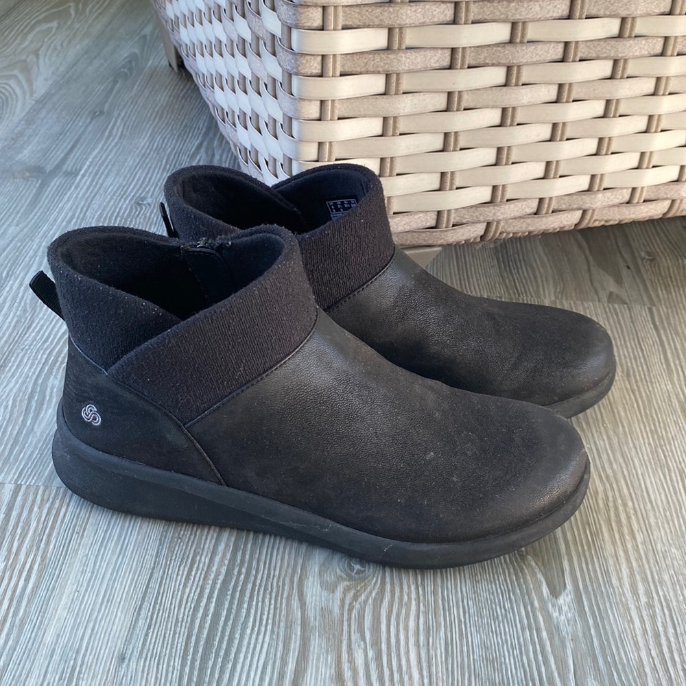 Size 8.5 Cloudsteppers by Clarks